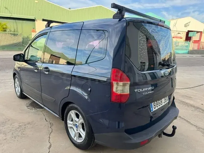 Usado Ford Tourneo Courier Trend 75 CV (55 kW) 2014 Azul Monovolumen