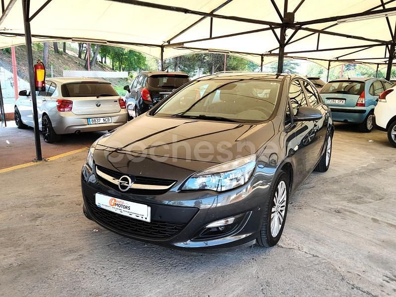 Gris / plata Usado 2015 Opel Astra Excellence Berlina | 6400 € (Precio justo) - Imagen 1/4