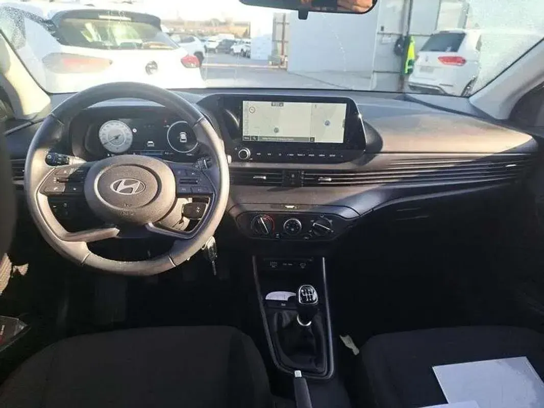 Usado Hyundai i20 100 CV (73 kW) 2024 Rojo Utilitario