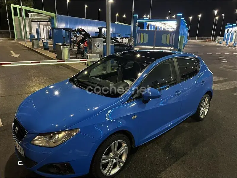 Usado Seat Ibiza Reference 80 CV (58 kW) 2009 Azul Berlina