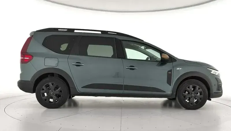 Usado Dacia Jogger Extreme 140 CV (102 kW) 2025 Verde Monovolumen