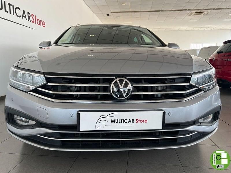 Usado VW Passat Executive 150 CV (110 kW) 2021 Gris / plata Familiar