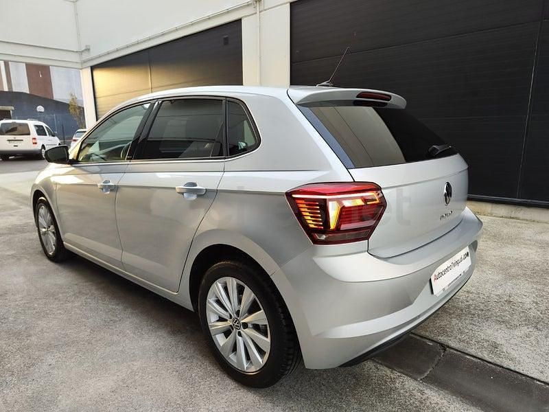 Usado VW Polo Sportline 115 CV (84 kW) 2020 Gris / plata Berlina