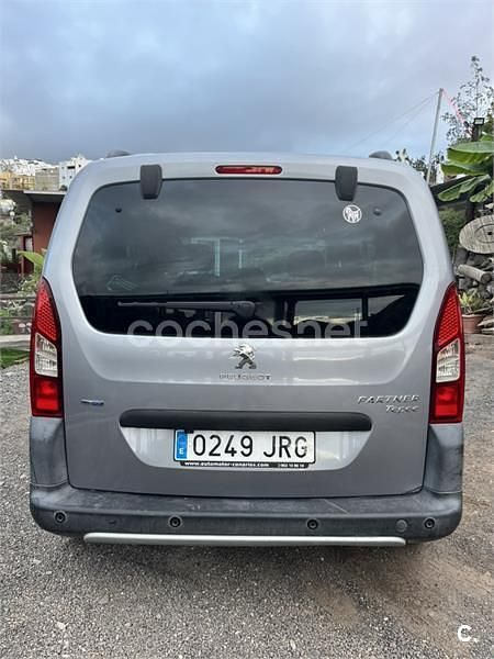 Usado Peugeot Partner Tepee Active 100 CV (73 kW) 2016 Gris / plata Monovolumen