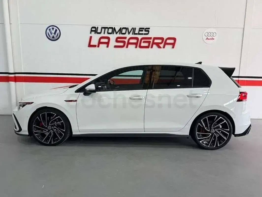 Usado VW Golf VIII GTI 245 CV (180 kW) 2021 Blanco Utilitario