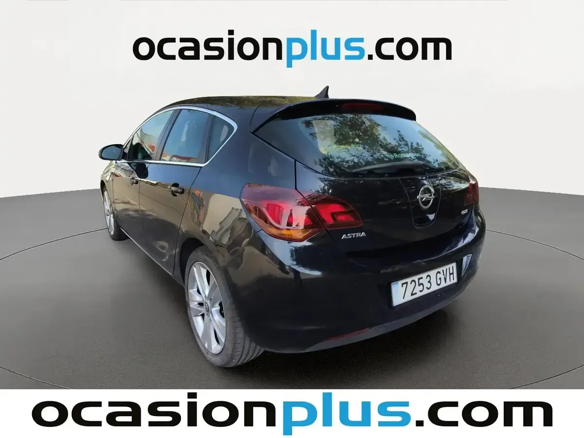Usado Opel Astra Sport 125 CV (91 kW) 2010 Negro