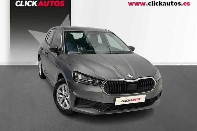 Usado Skoda Fabia Essence 80 CV (58 kW) 2025 Plata Utilitario
