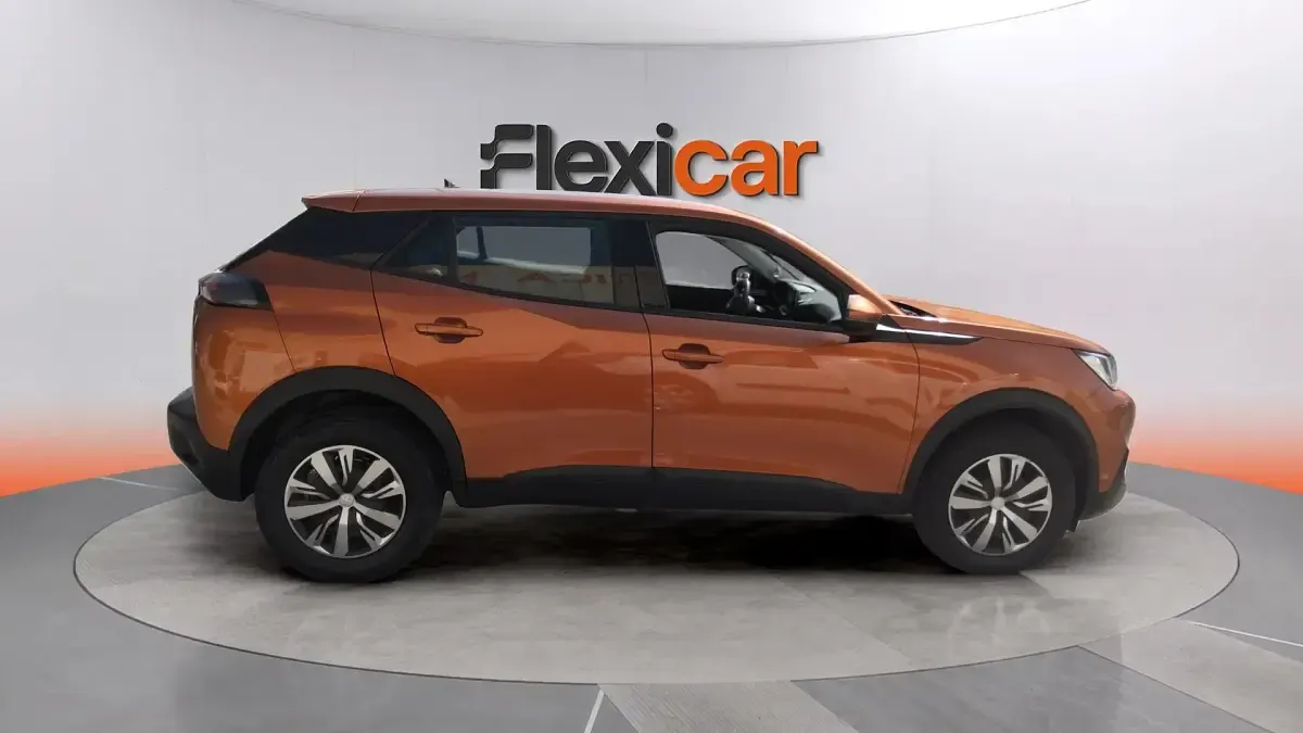 Usado Peugeot 2008 Active 110 CV (80 kW) 2021 Naranja SUV