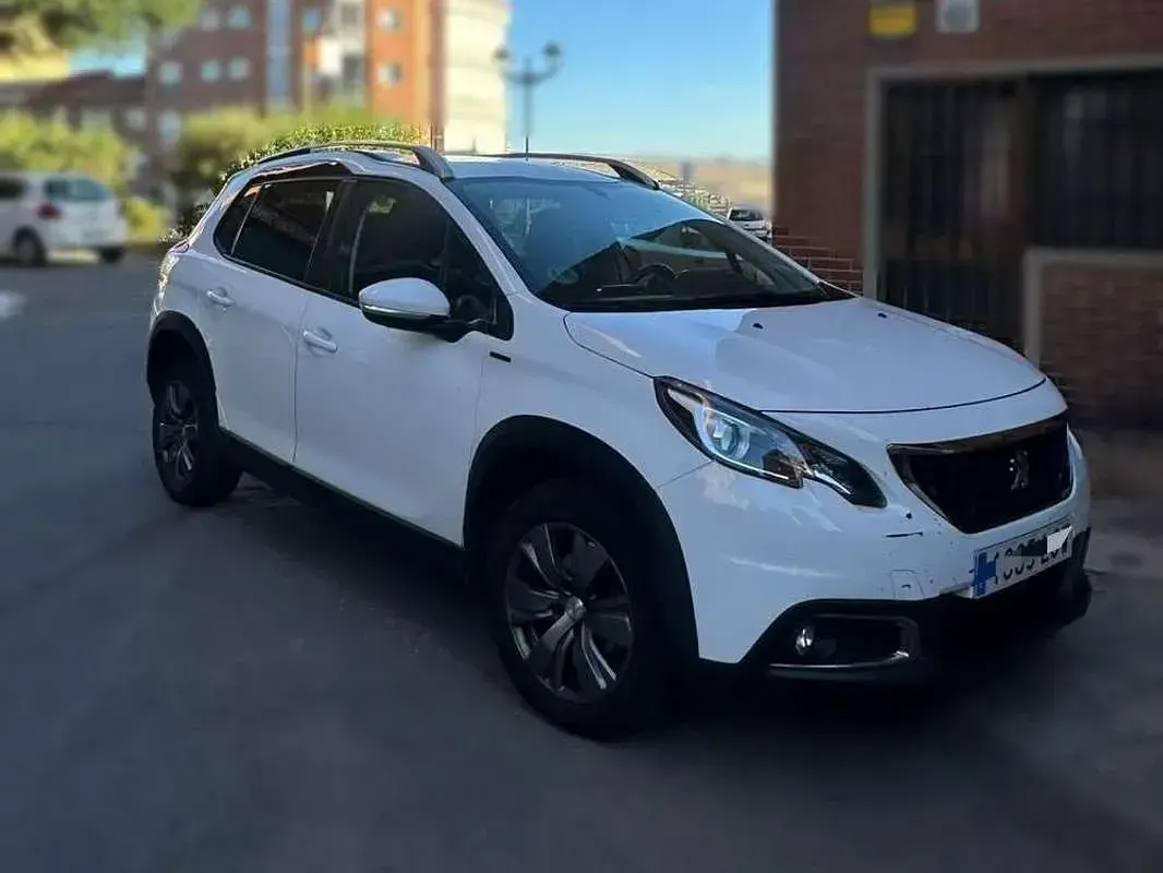Usado Peugeot 2008 Signature Sky 100 CV (73 kW) 2019 Blanco SUV