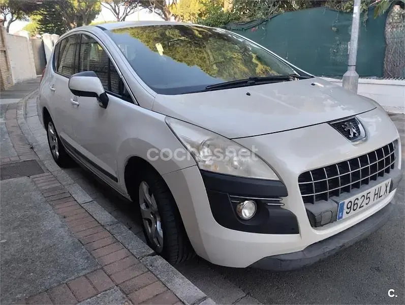 Usado Peugeot 3008 Active 112 CV (82 kW) 2012 Blanco Familiar
