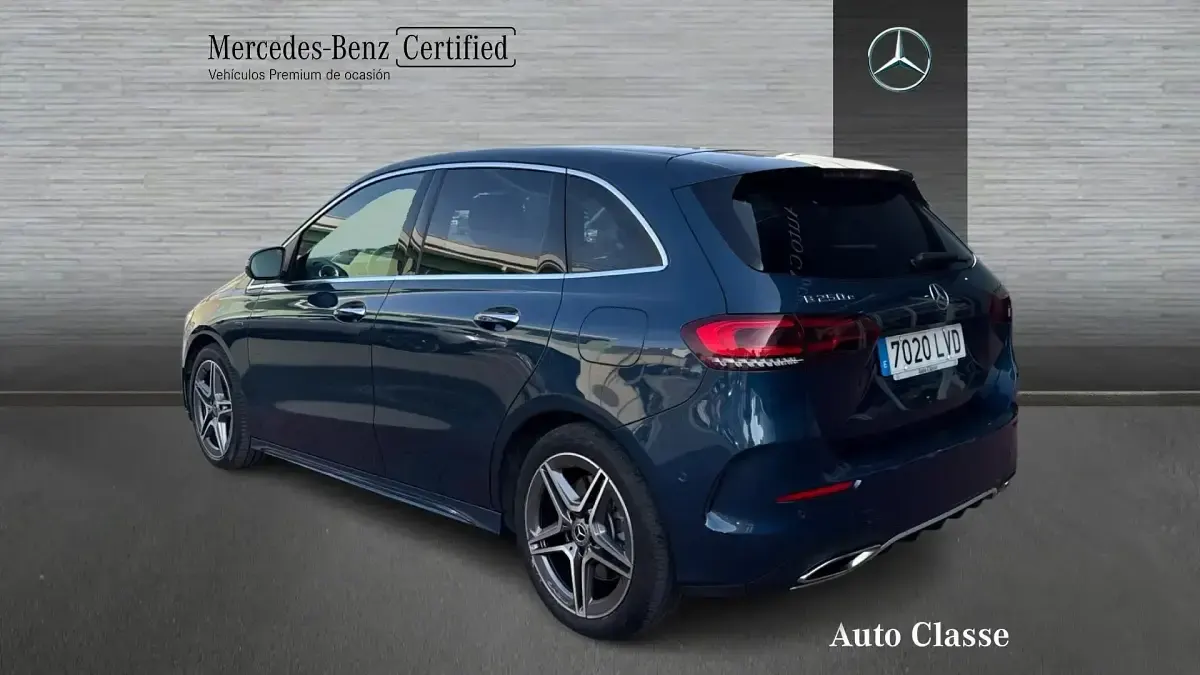 Usado Mercedes A250 AMG line 218 CV (160 kW) 2021 Azul Monovolumen
