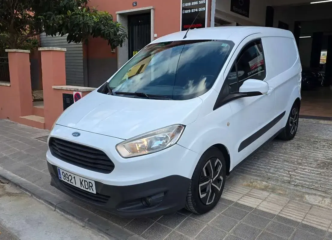 Käytetty Ford Transit Trend 76 HP (55 kW) 2017 Valkoinen Farmari