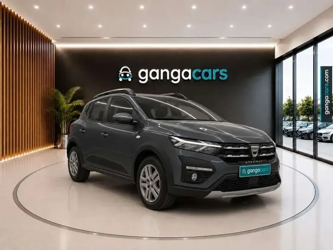 Usado Dacia Sandero Essentiel 91 CV (66 kW) 2022 Gris Utilitario