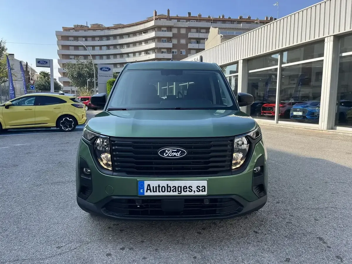 Nuevo Ford Tourneo Courier Trend 125 CV (91 kW) 2026 Gris Monovolumen