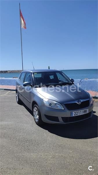 Usado Skoda Fabia Active 60 CV (44 kW) 2014 Gris / plata Berlina