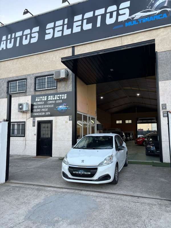 Blanco Usado 2015 Peugeot 208 Active Utilitario | 5999 € (Precio justo) - Imagen 1/4