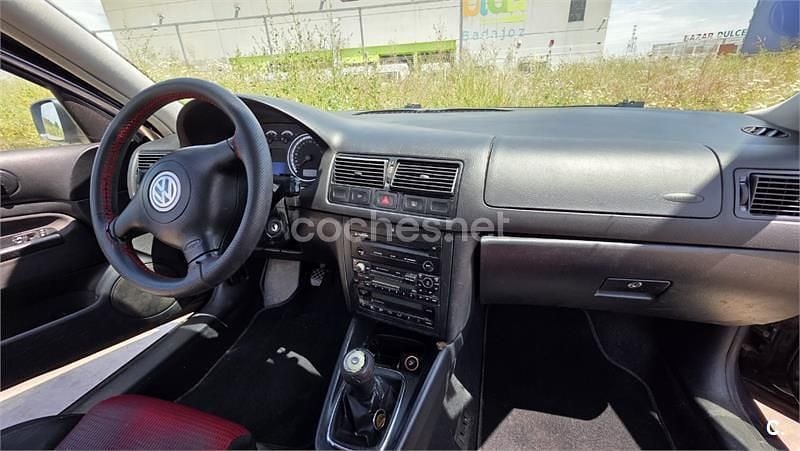 Usado VW Golf IV Conceptline 105 CV (77 kW) 2003 Negro Berlina