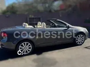 Usado VW Eos 160 CV (117 kW) 2011 Gris / plata Descapotable