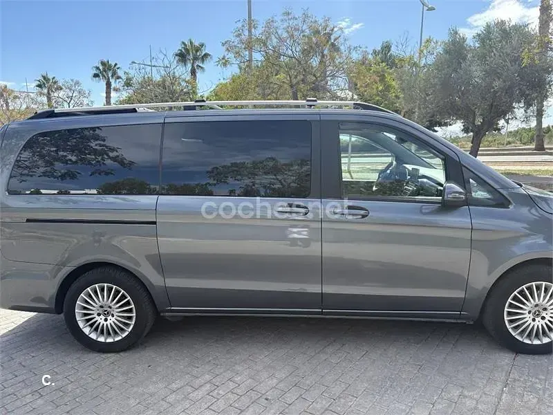 Usado Mercedes V220 Exclusive 163 CV (119 kW) 2018 Gris / plata Monovolumen