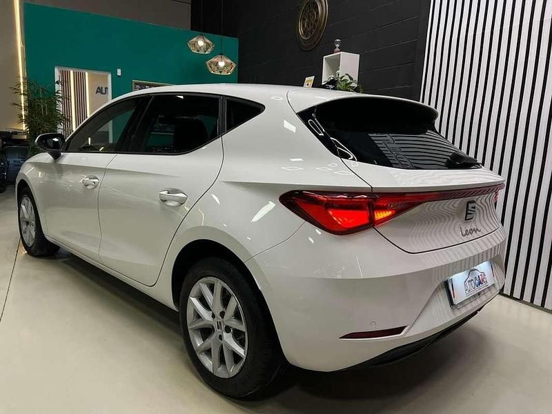 Usado Seat Leon ST Style 116 CV (85 kW) 2021 Blanco Familiar