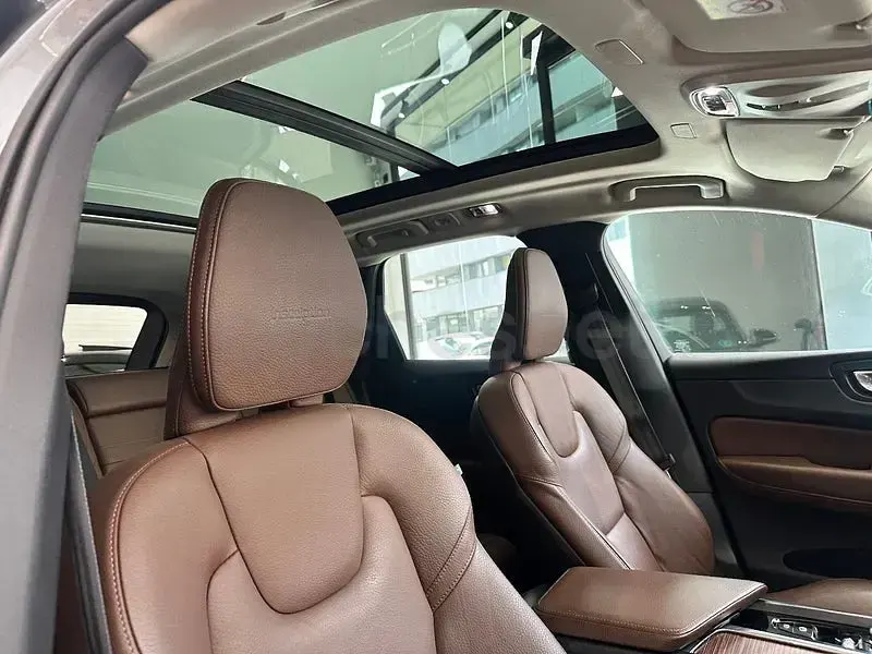 Usado Volvo XC60 Inscription 197 CV (144 kW) 2020 Gris / plata SUV