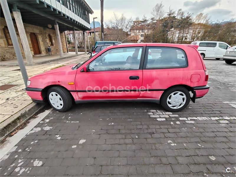 Usado Nissan Sunny 102 CV (75 kW) 1994 Rojo Berlina
