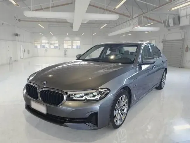Usado BMW 530e 292 CV (214 kW) 2022 Gris / plata Berlina