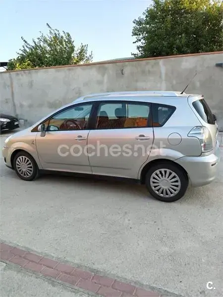 Usado Toyota Corolla Verso Luna 116 CV (85 kW) 2004 Gris / plata Monovolumen