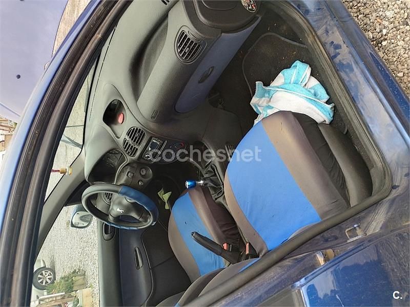 Usado Peugeot 206 90 CV (66 kW) 2000 Azul Berlina