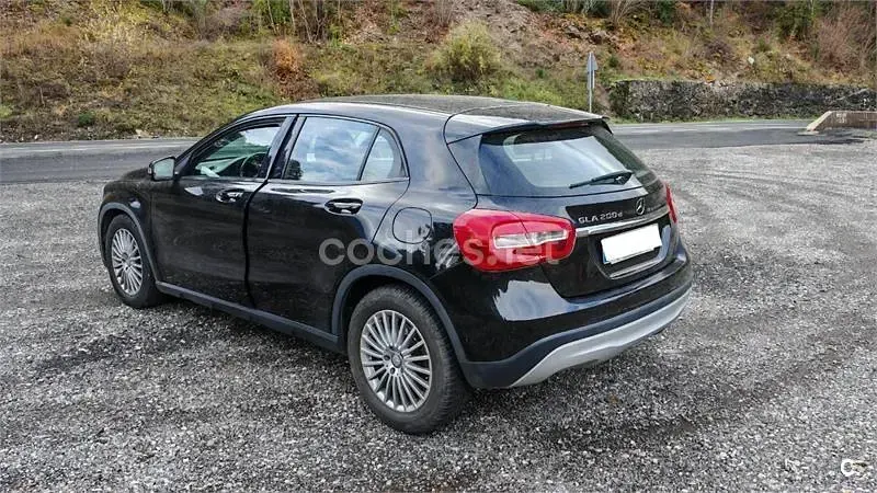 Käytetty Mercedes GLA200 Style 136 HP (100 kW) 2016 Musta Katumaasturi