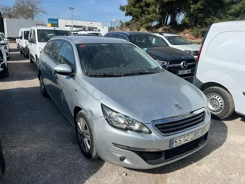 Usado Peugeot 308 SW Style 120 CV (88 kW) 2016 Gris / plata Familiar