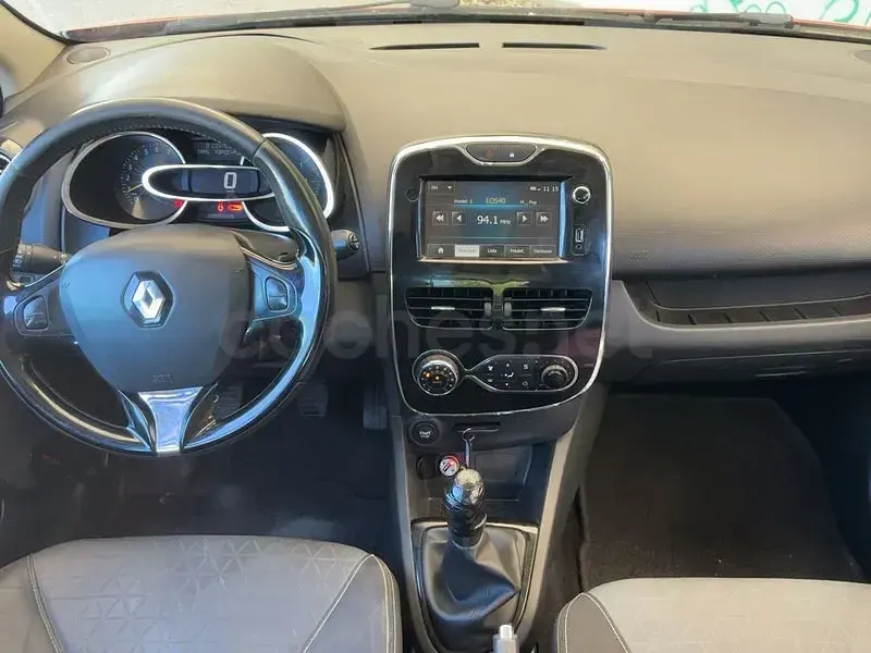Usado Renault Clio IV Dynamique 90 CV (66 kW) 2014 Rojo Berlina