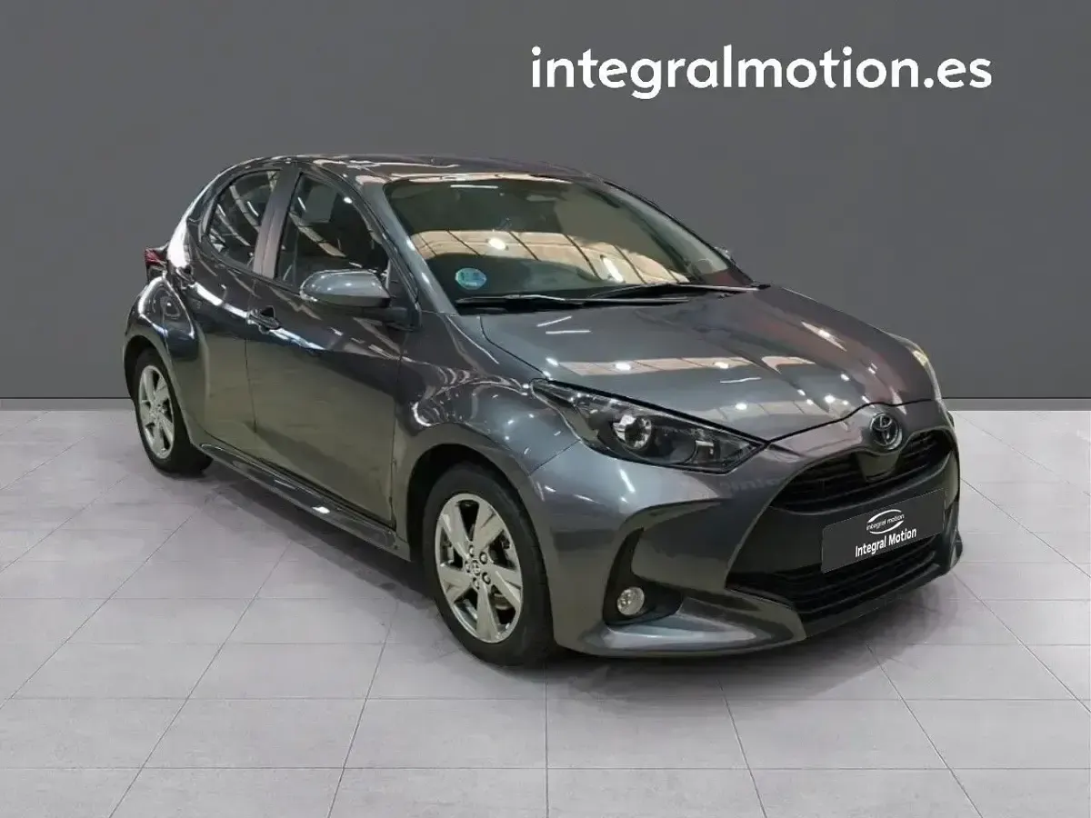 Usado Toyota Yaris Hybrid Active 115 CV (84 kW) 2025 Gris