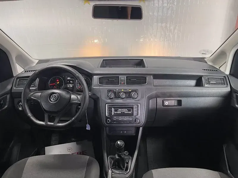 Usado VW Caddy Trendline 122 CV (89 kW) 2019 Blanco Monovolumen