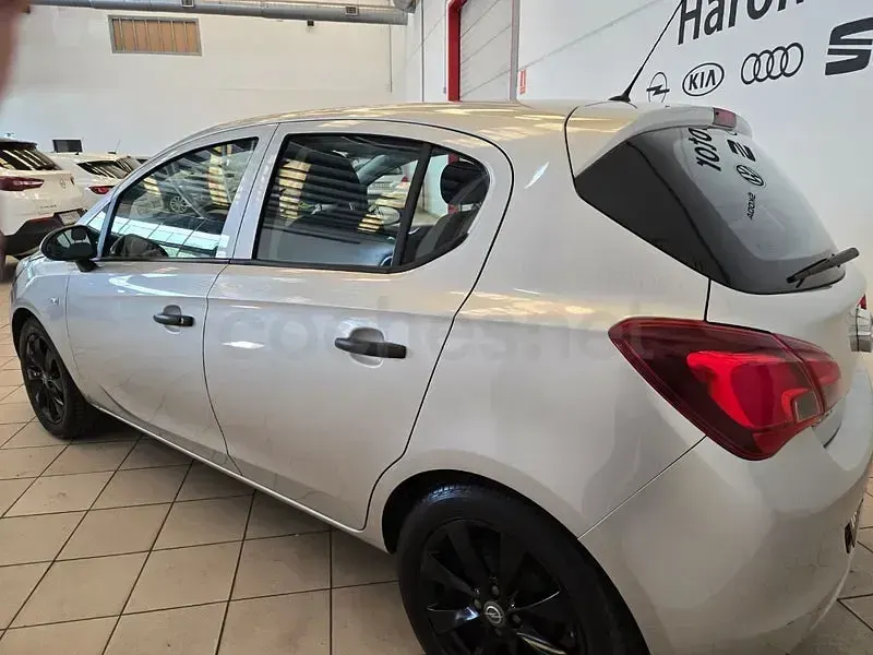 Usado Opel Corsa Selective 90 CV (66 kW) 2018 Gris / plata Utilitario