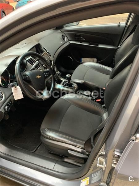 Gris / plata Usado 2013 Chevrolet Cruze LTZ Berlina | 5500 € (Precio justo) - Imagen 1/1