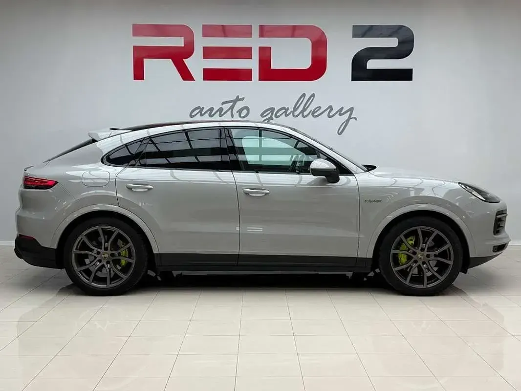 Usado Porsche Cayenne E-Hybrid Platinum Edition 462 CV (339 kW) 2022 Gris SUV