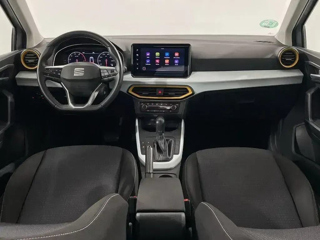 Usado Seat Arona Style 110 CV (80 kW) 2024 Gris SUV