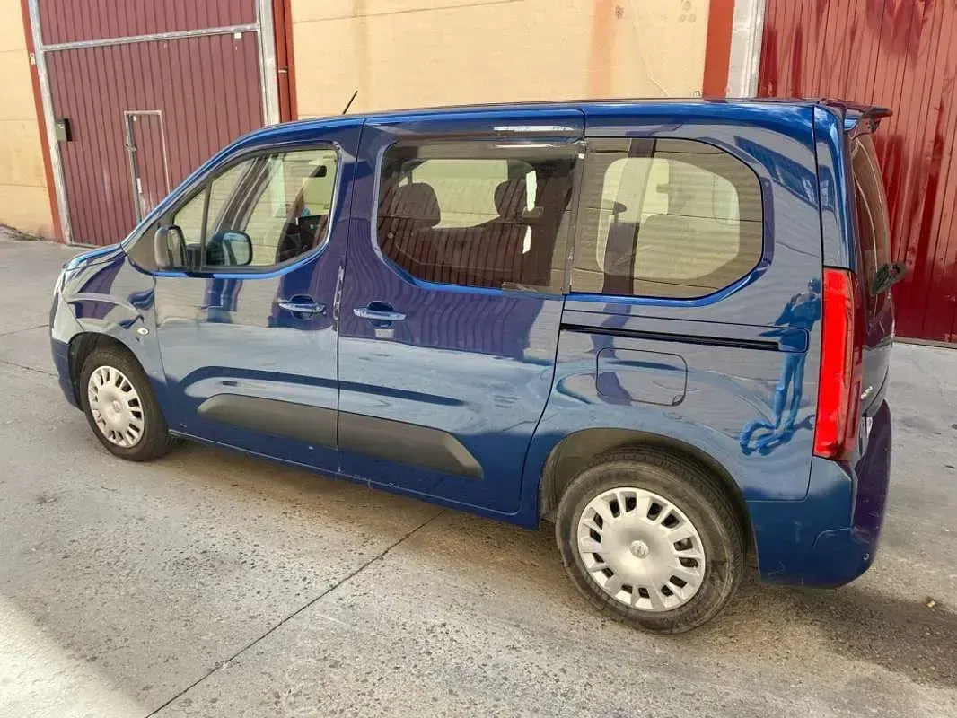 Usado Opel Combo Life S 102 CV (75 kW) 2021 Azul Monovolumen