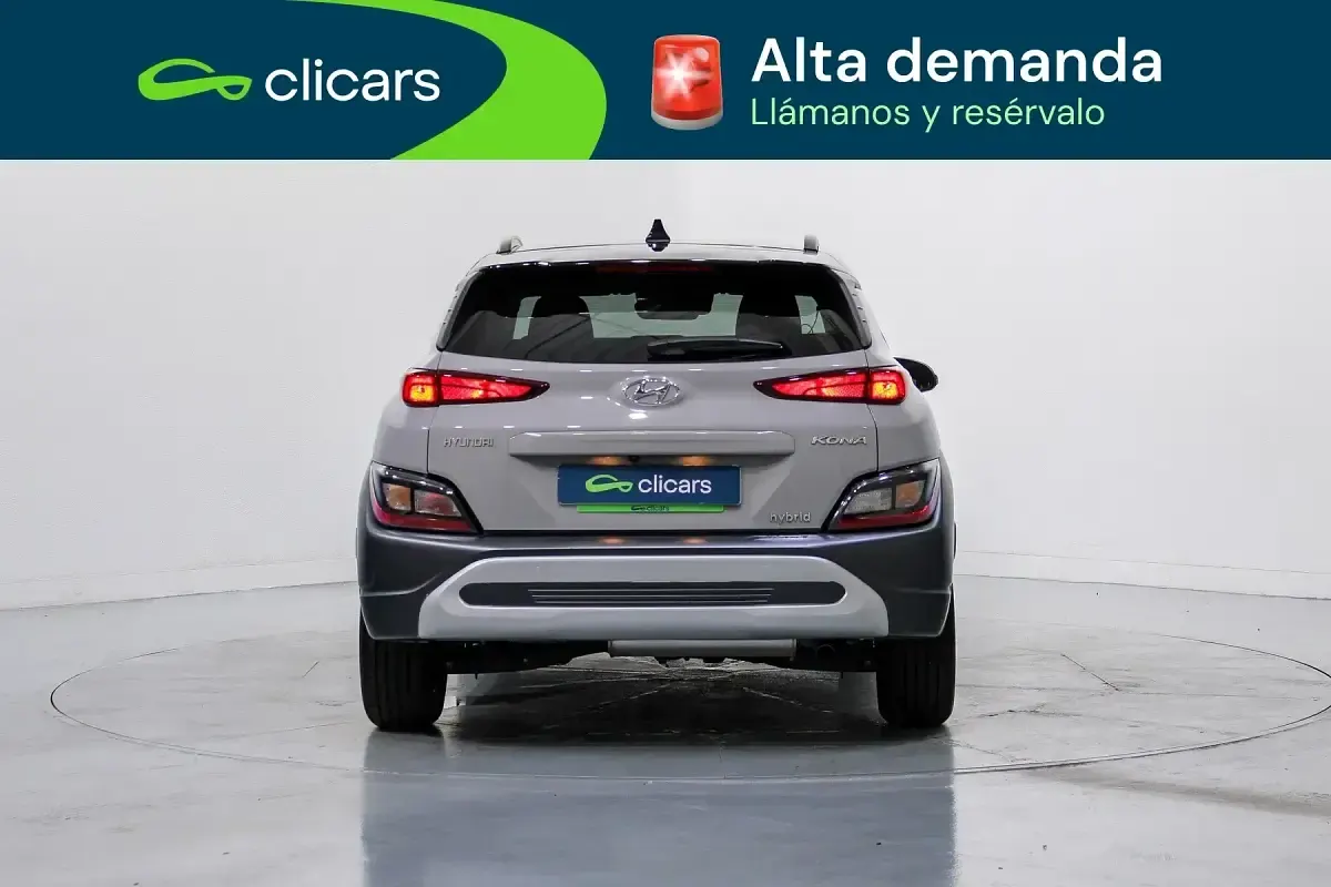 Usado Hyundai Kona 141 CV (103 kW) 2022 Gris / plata SUV