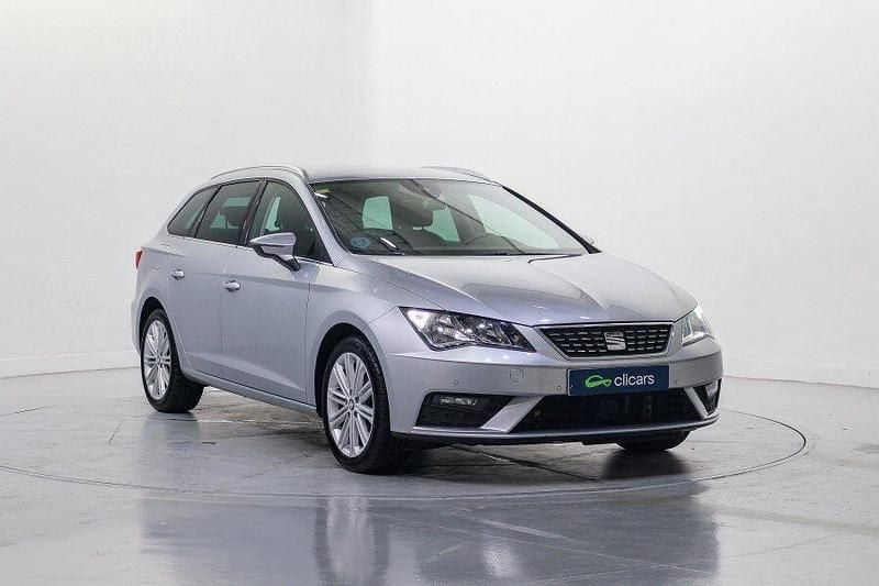 Usado Seat Leon XCELLENCE 150 CV (110 kW) 2020 Gris / plata Familiar
