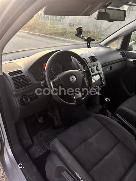 Usado VW Touran 105 CV (77 kW) 2007 Gris / plata Monovolumen