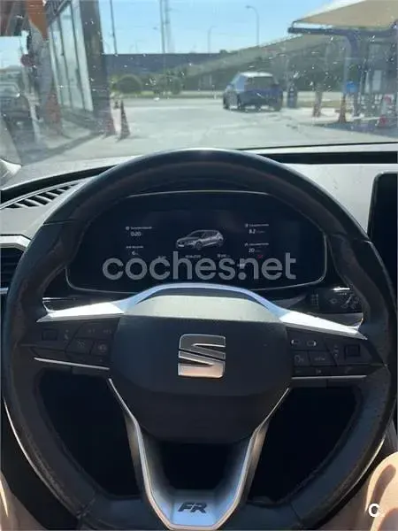 Usado Seat Leon FR 130 CV (95 kW) 2023 Gris / plata Familiar