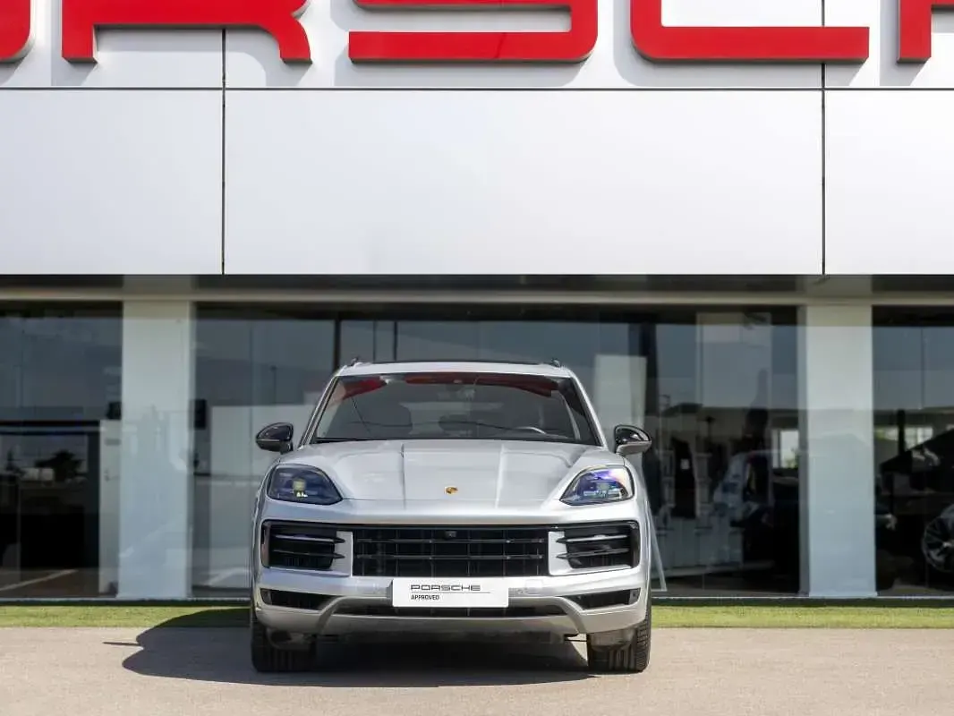 Usado Porsche Cayenne 470 CV (345 kW) 2023 Plateado SUV
