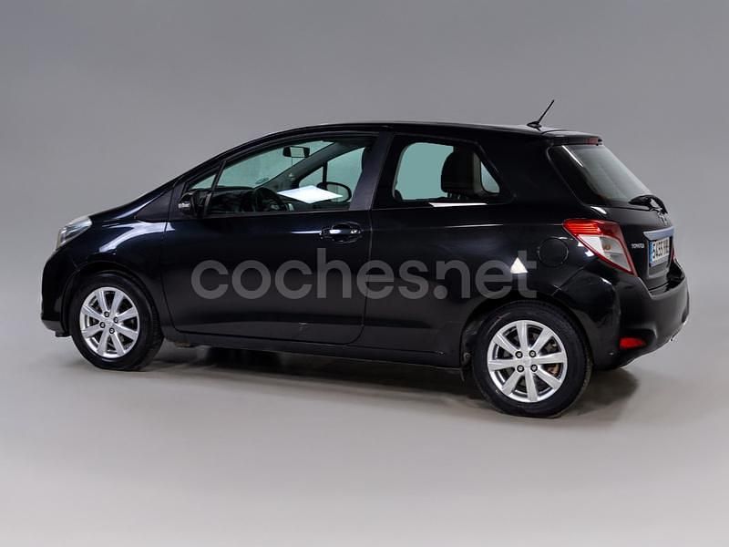 Usado Toyota Yaris Active 69 CV (50 kW) 2011 Negro Utilitario