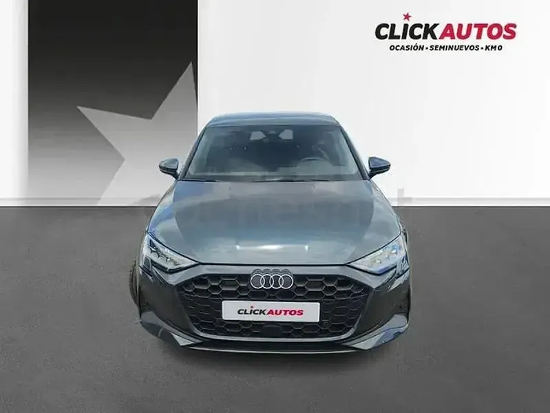 Usado Audi A3 Advanced Plus 116 CV (85 kW) 2025 Gris / plata Berlina