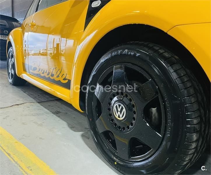 Usado VW New Beetle 115 CV (84 kW) 2001 Naranja Utilitario