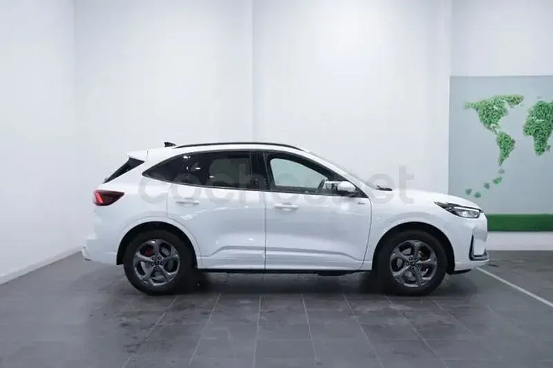 Usado Ford Kuga ST-Line X 225 CV (165 kW) 2024 Blanco SUV