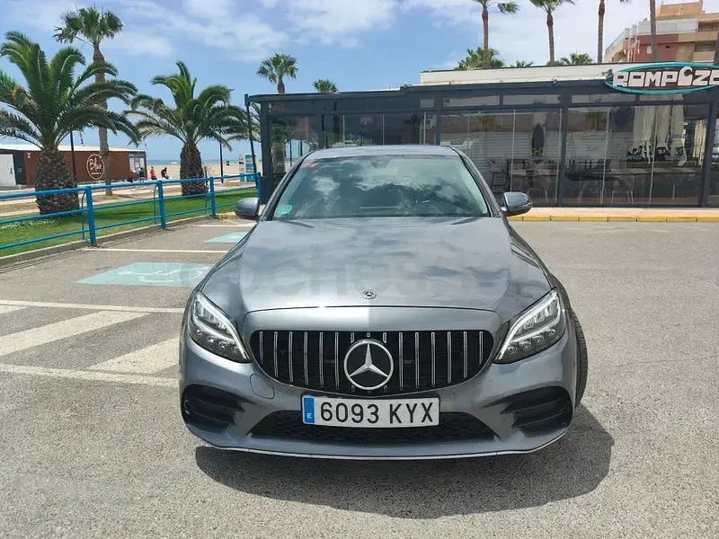Usado Mercedes C220 194 CV (142 kW) 2019 Gris / plata Berlina