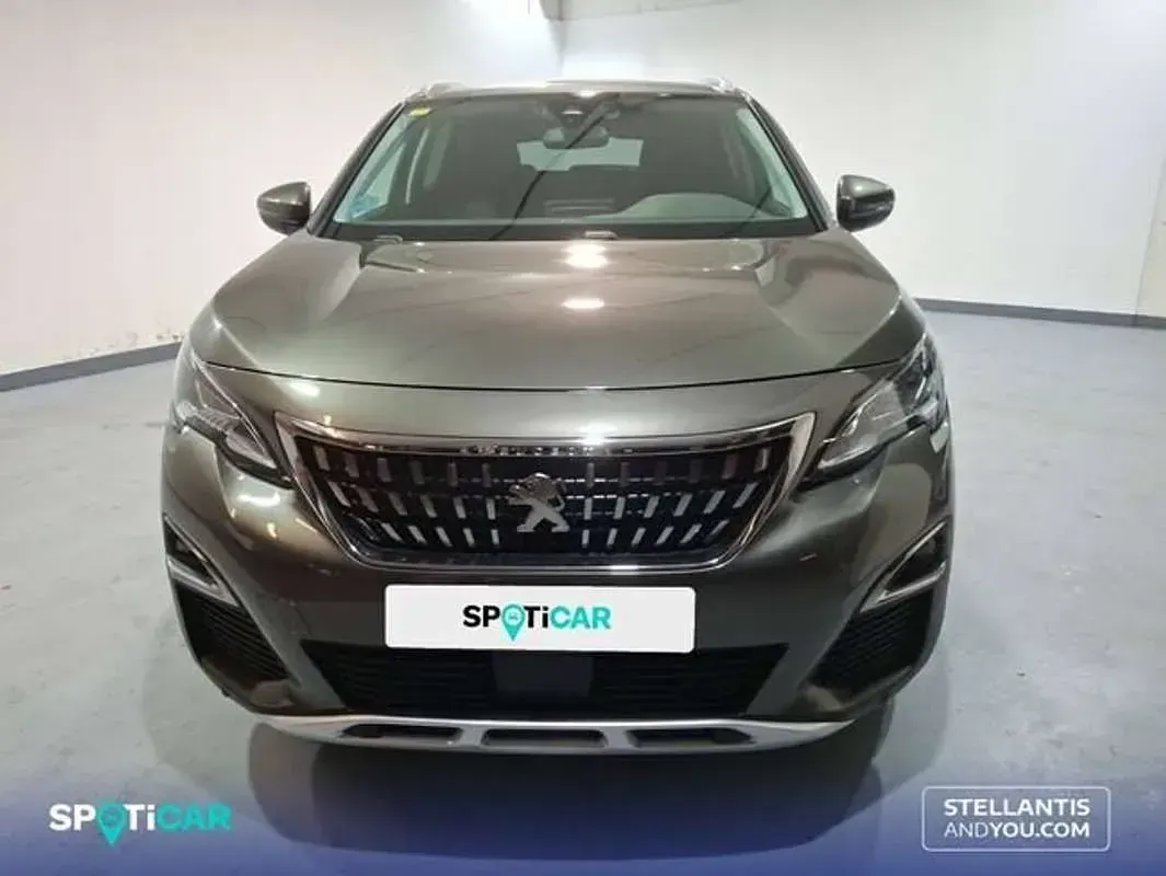 Usado Peugeot 3008 Allure 131 CV (96 kW) 2020 Marrón SUV